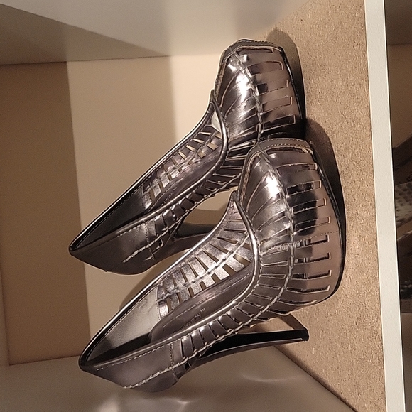 BCBG Pumps - Picture 1 of 6